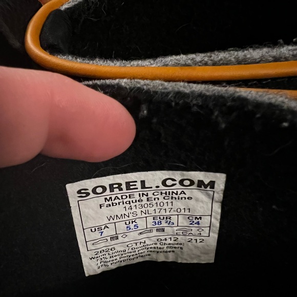 Sorel boots. Like new, worn only a few times. Waterproof, warm and comfortable - Picture 3 of 3